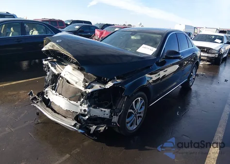 2018 Mercedes-Benz C 300 4Matic z USA, uszkodzony, nr VIN WDDWF4KB7JR330140